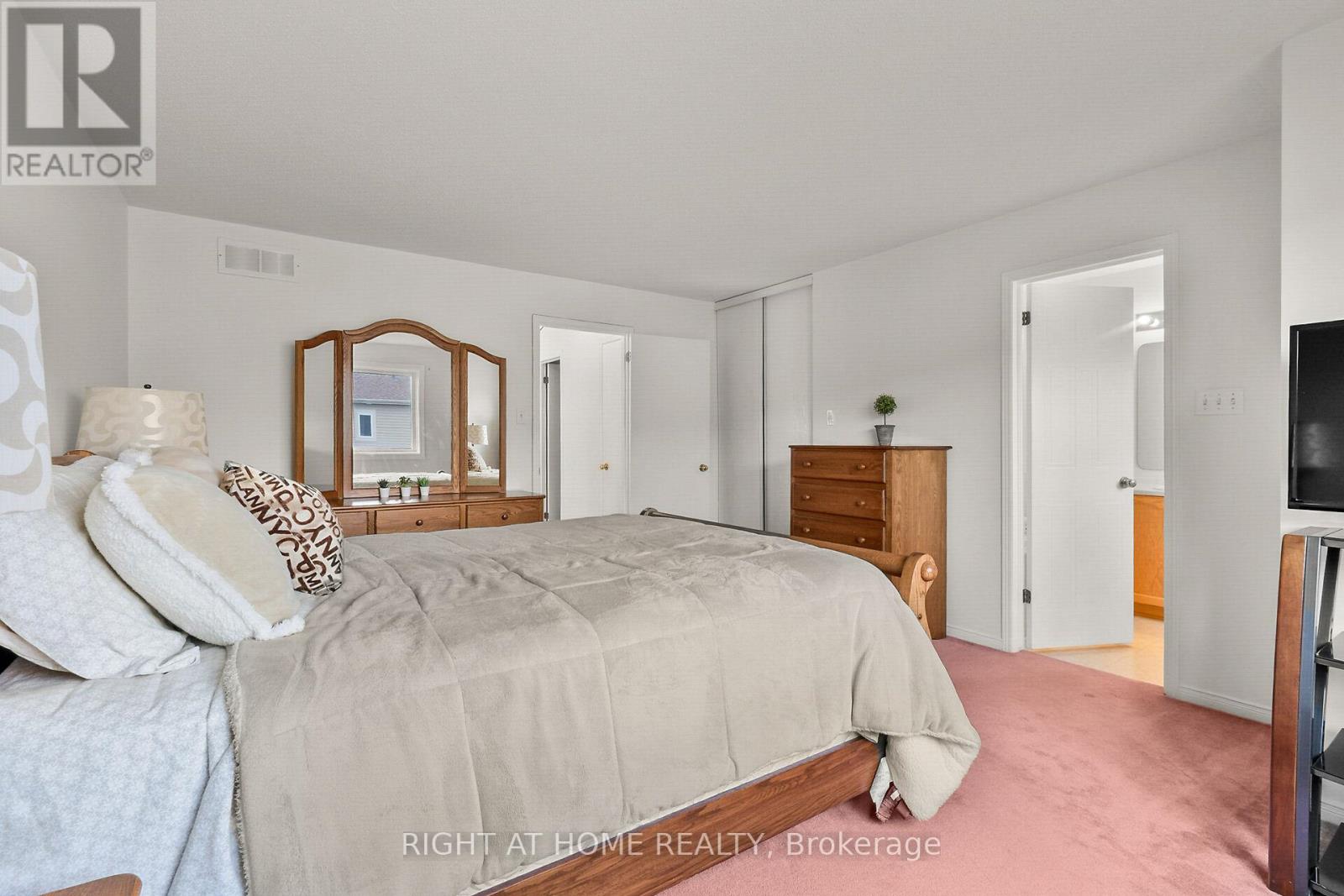 77 Flowertree Crescent