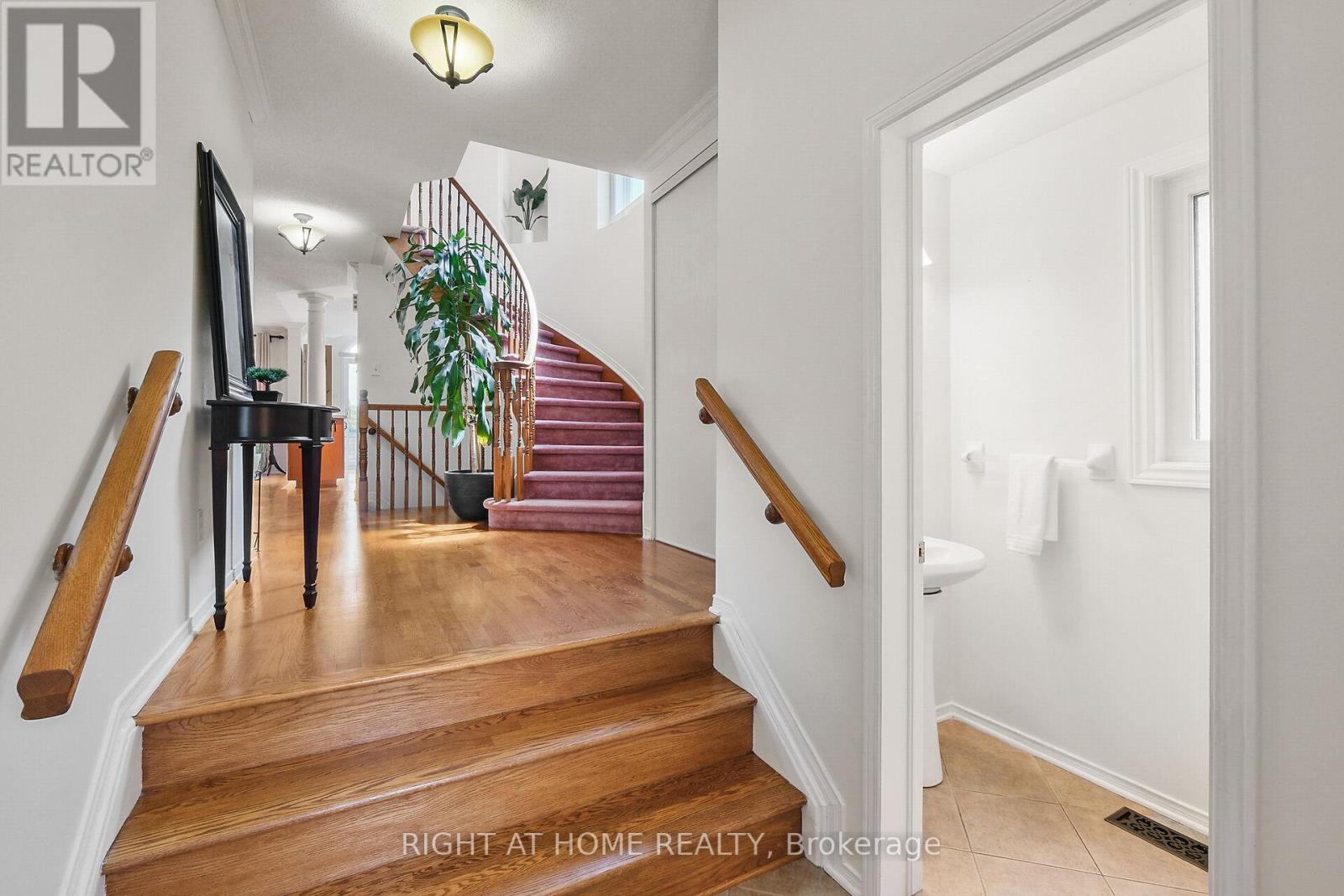 77 Flowertree Crescent