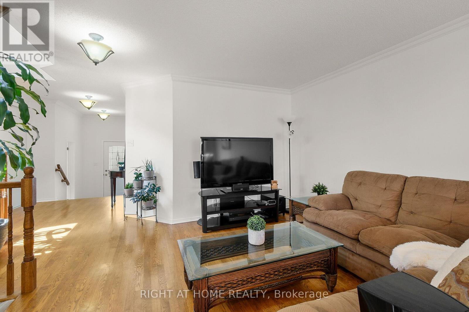 77 Flowertree Crescent