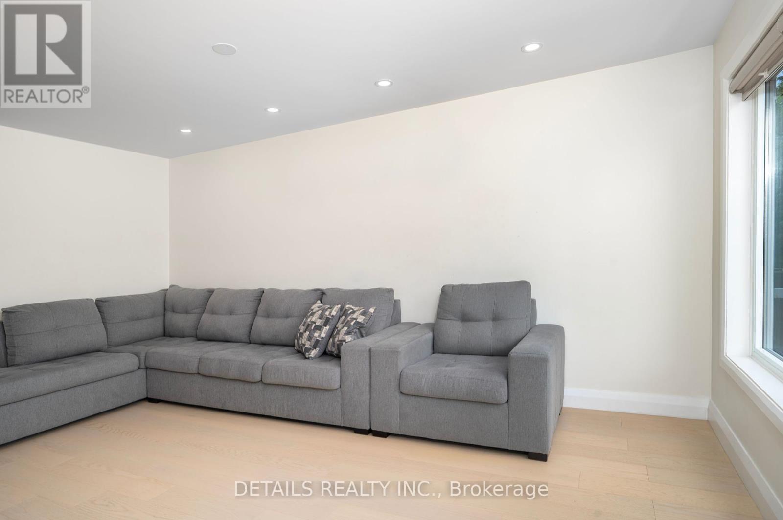 732 Carmella Crescent