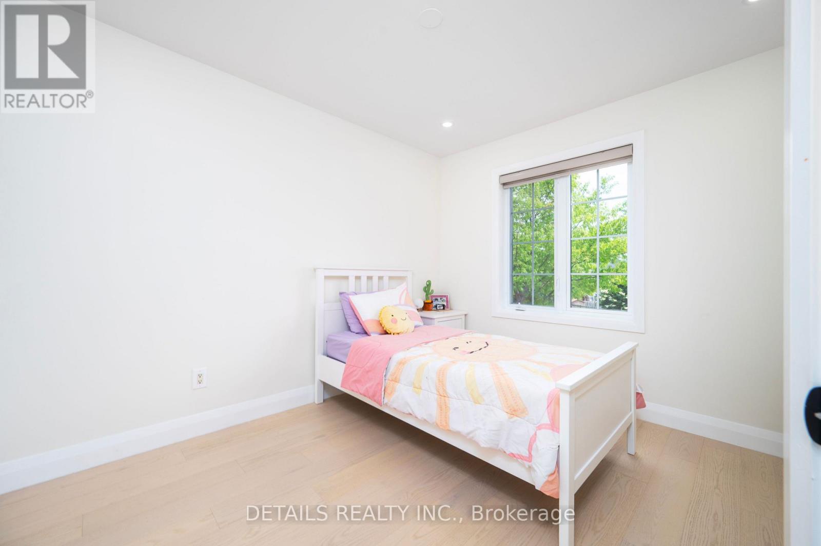 732 Carmella Crescent