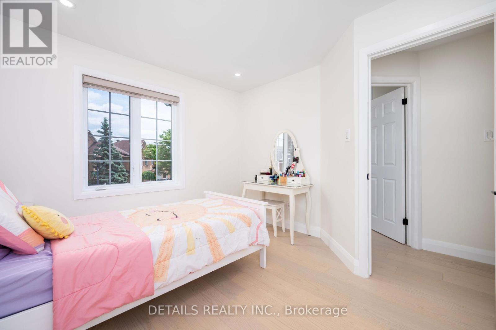 732 Carmella Crescent