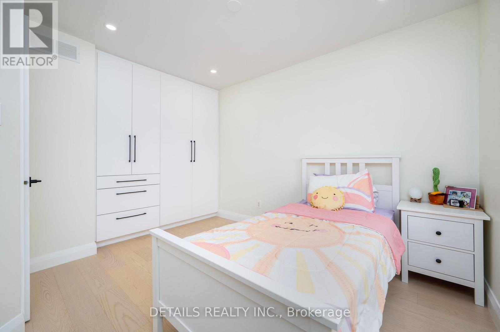 732 Carmella Crescent