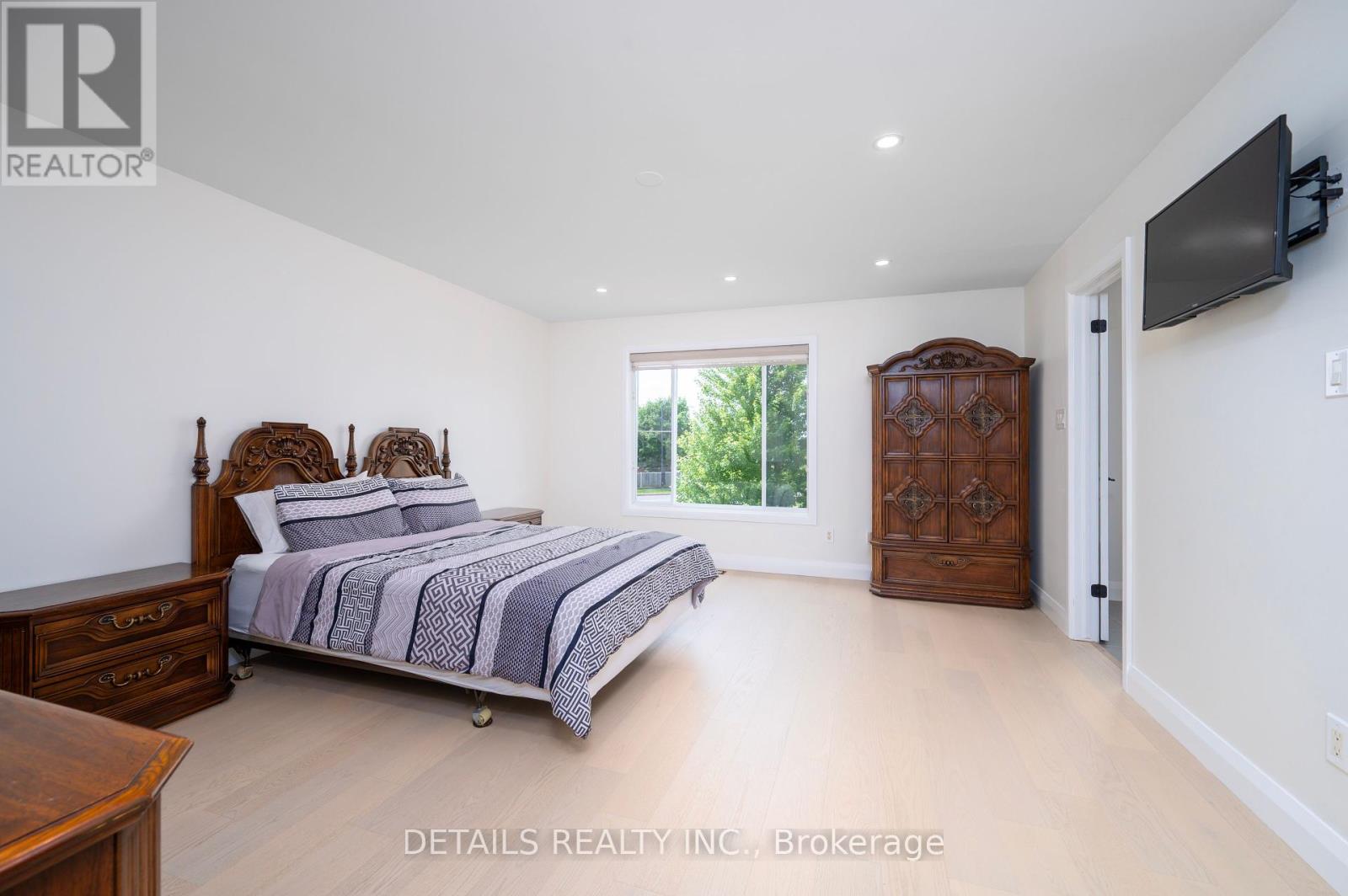 732 Carmella Crescent