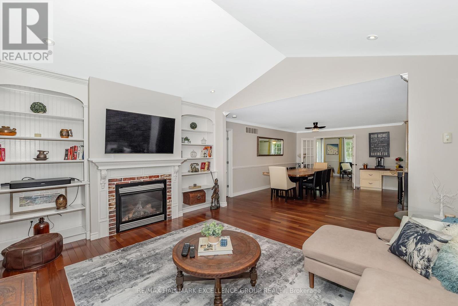 2709 Dubois Street