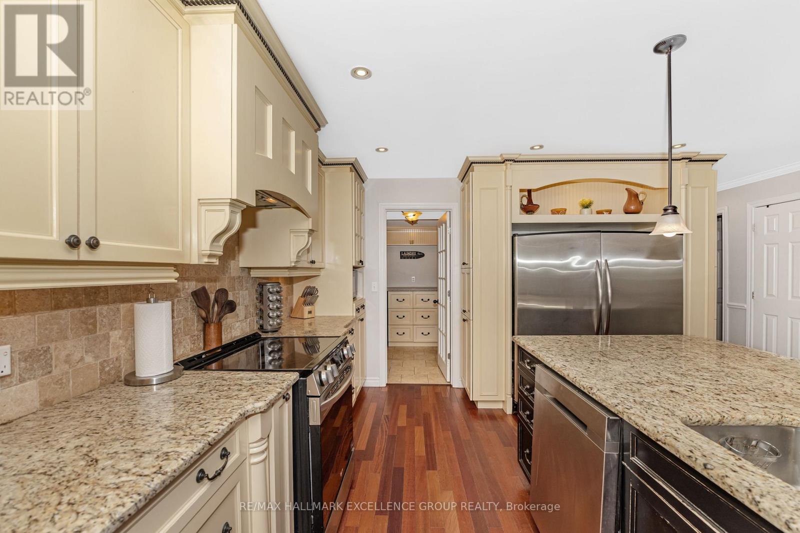 2709 Dubois Street