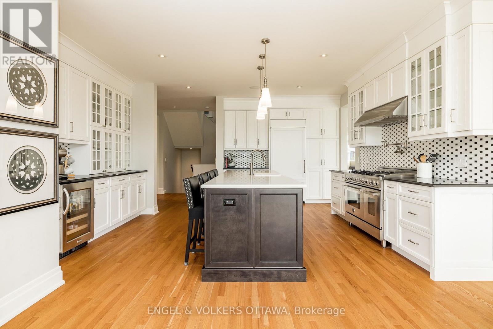 300 Long Acres Street