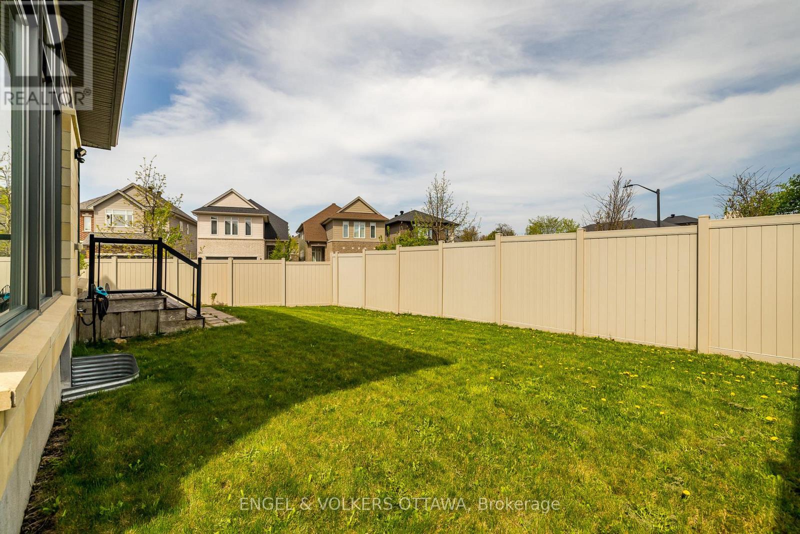 300 Long Acres Street