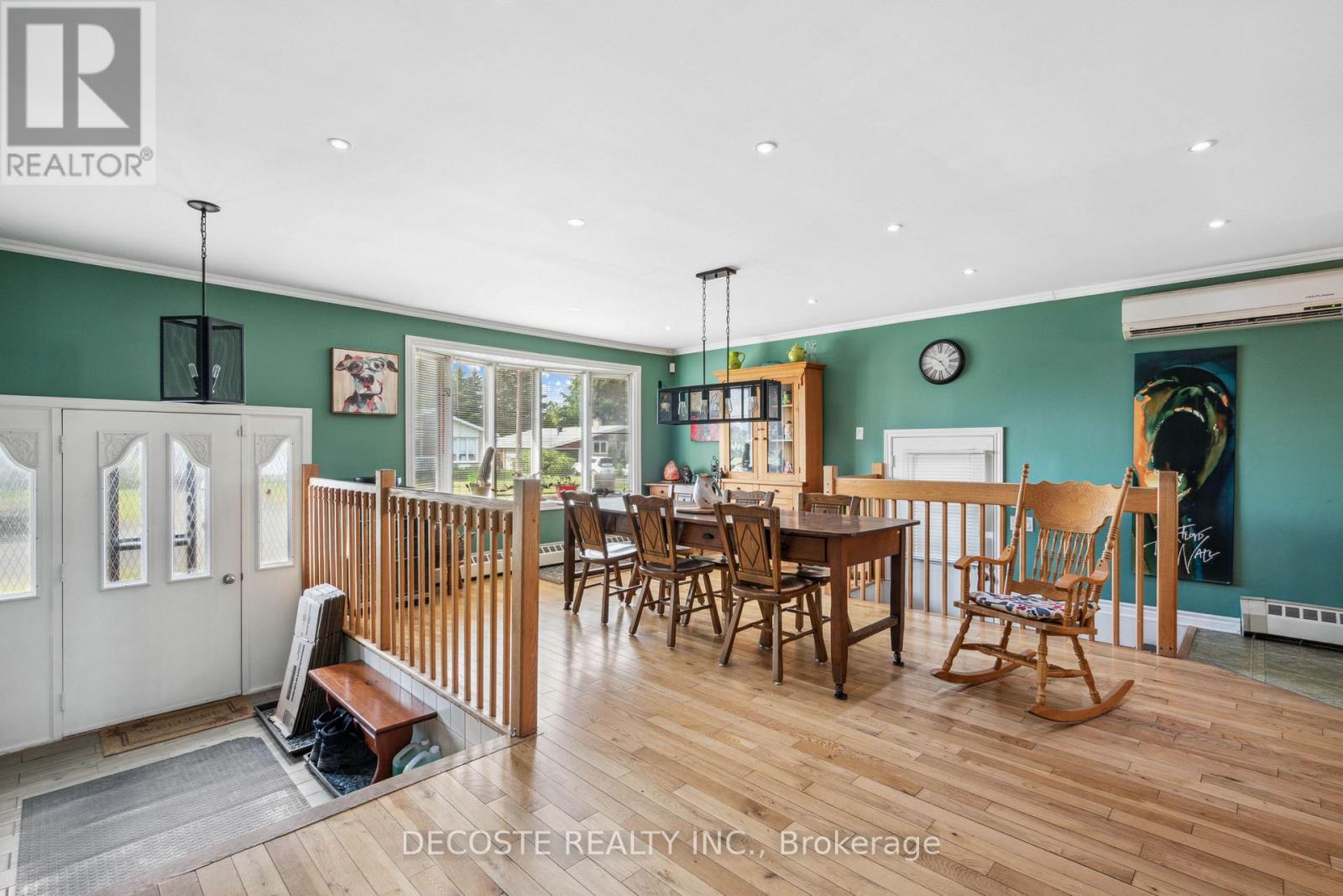 114 St George Street W