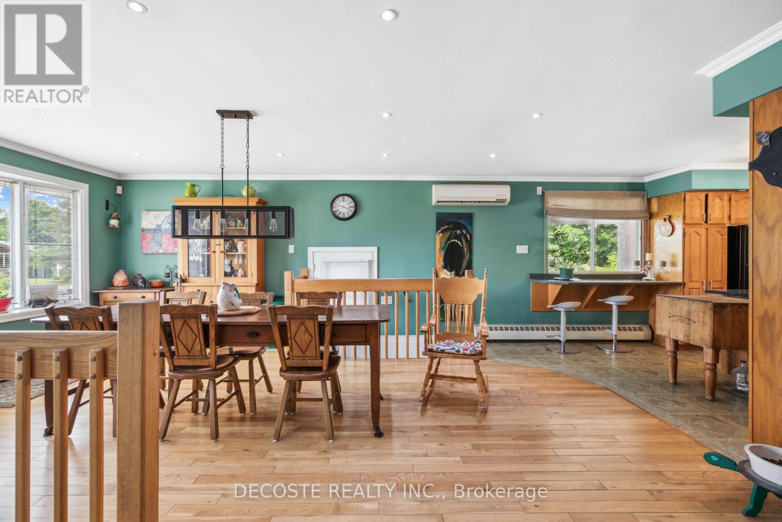 114 St George Street W