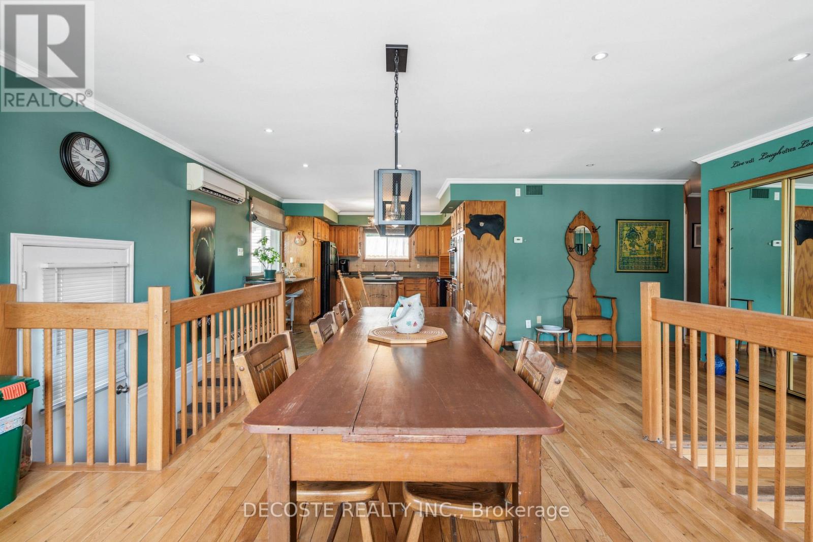 114 St George Street W
