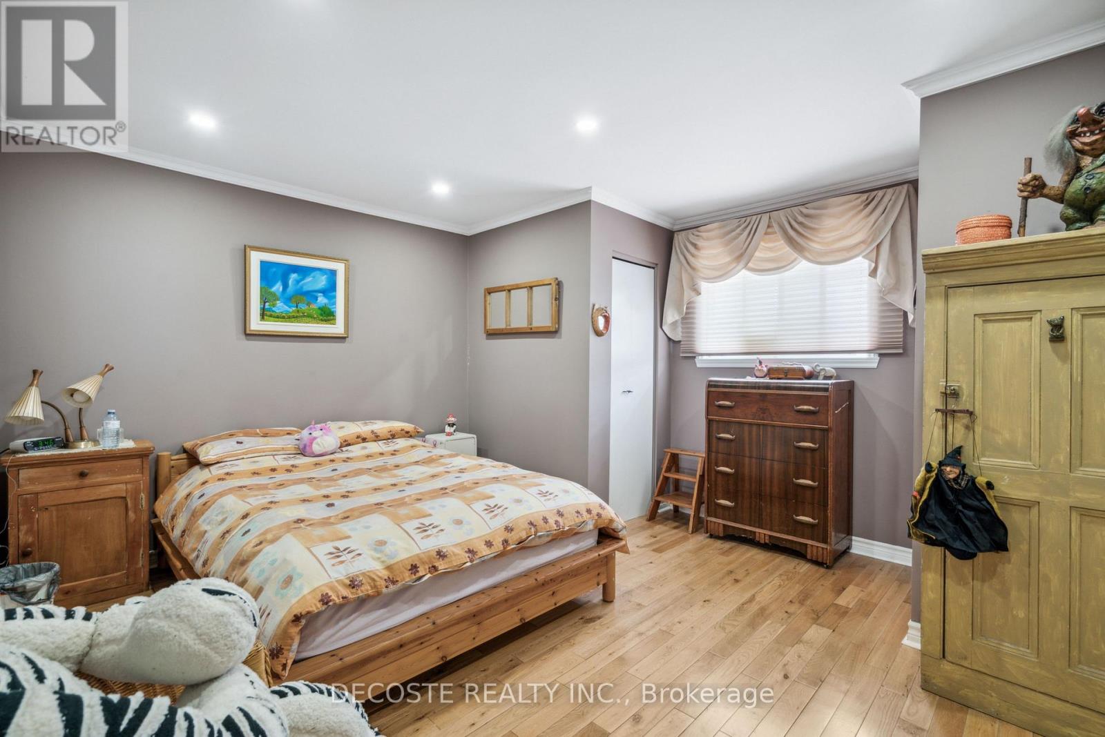 114 St George Street W