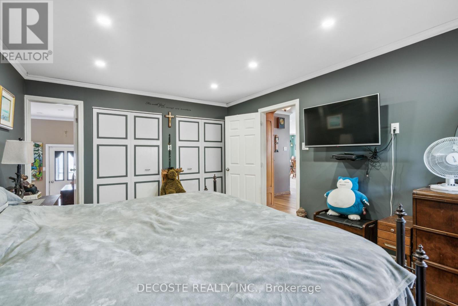 114 St George Street W