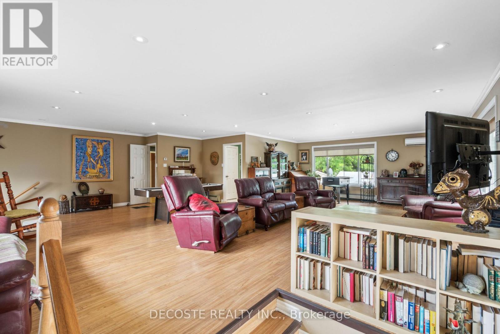 114 St George Street W