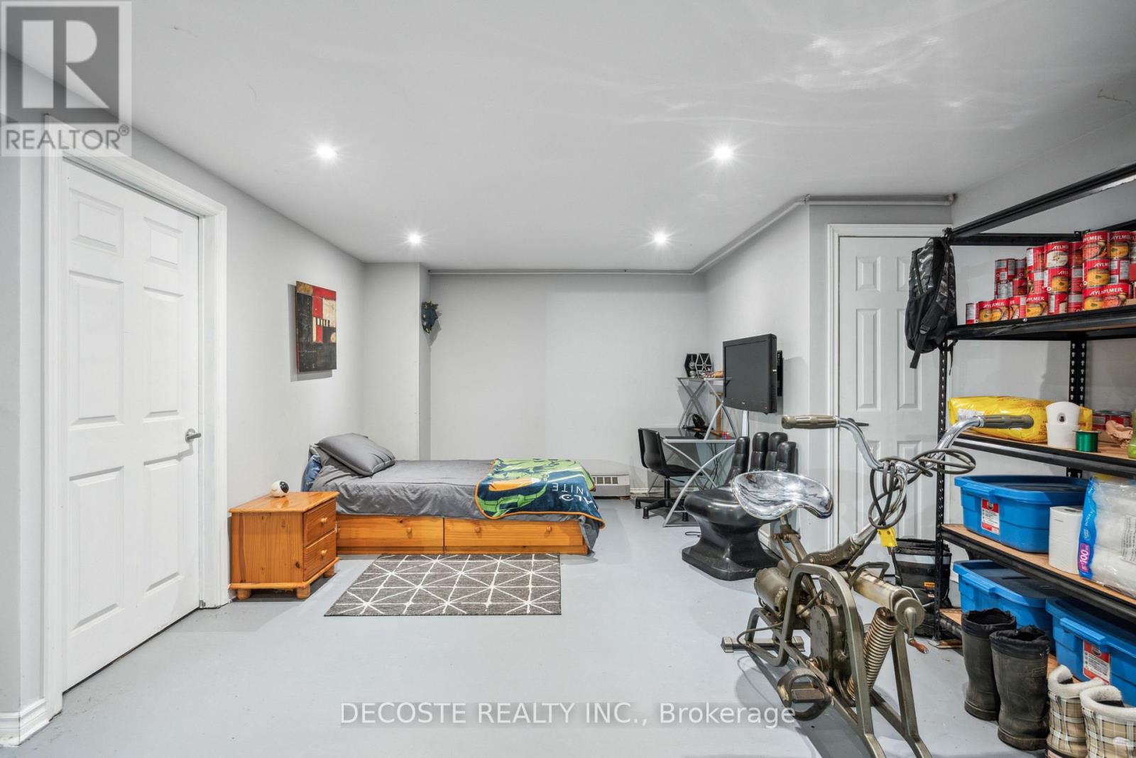 114 St George Street W