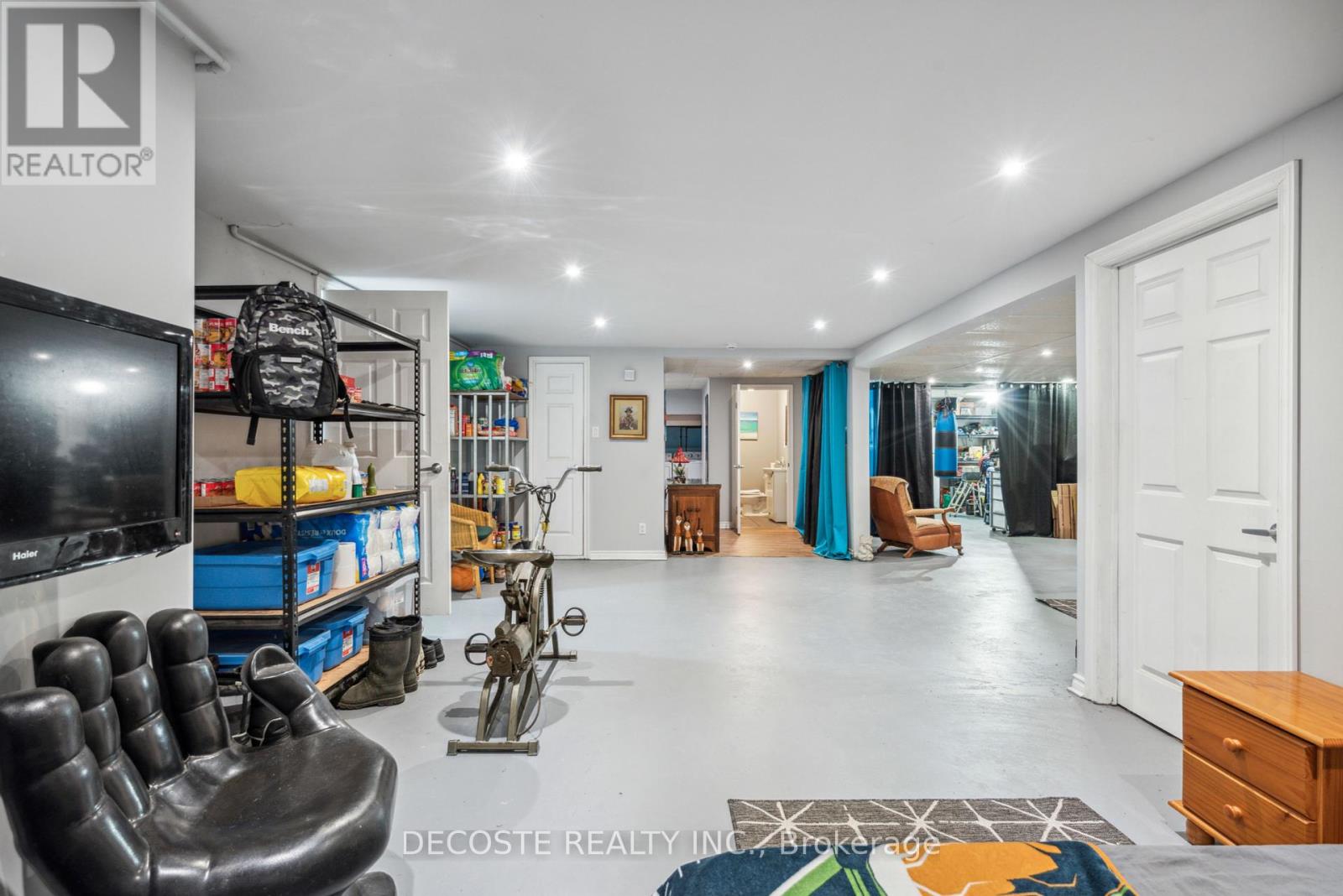 114 St George Street W