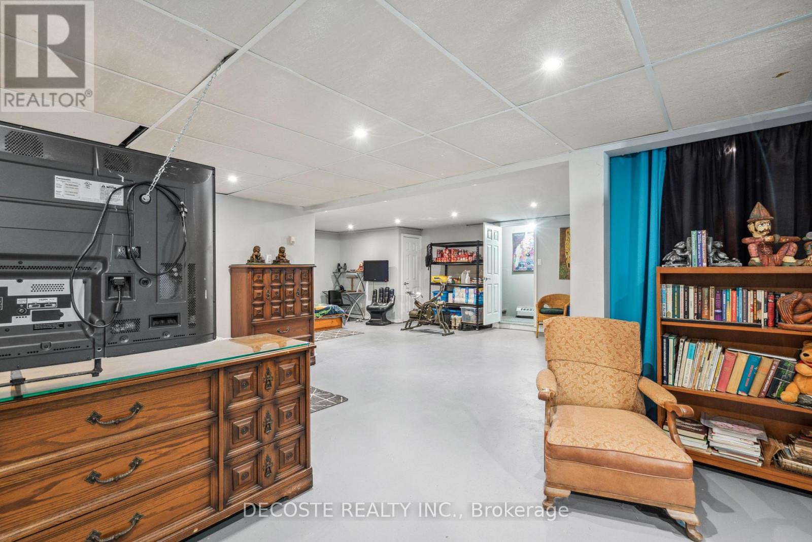 114 St George Street W