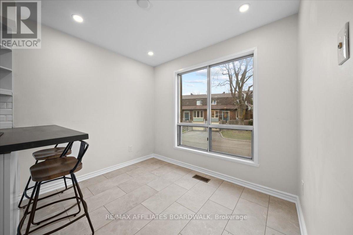 68 - 111 Beachview Private W