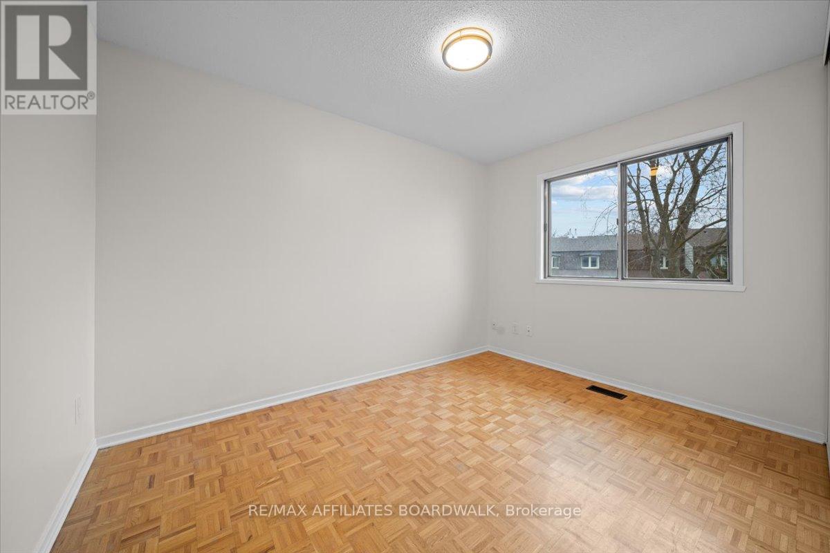 68 - 111 Beachview Private W