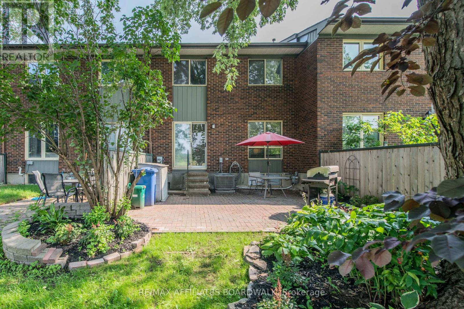 68 - 111 Beachview Private W