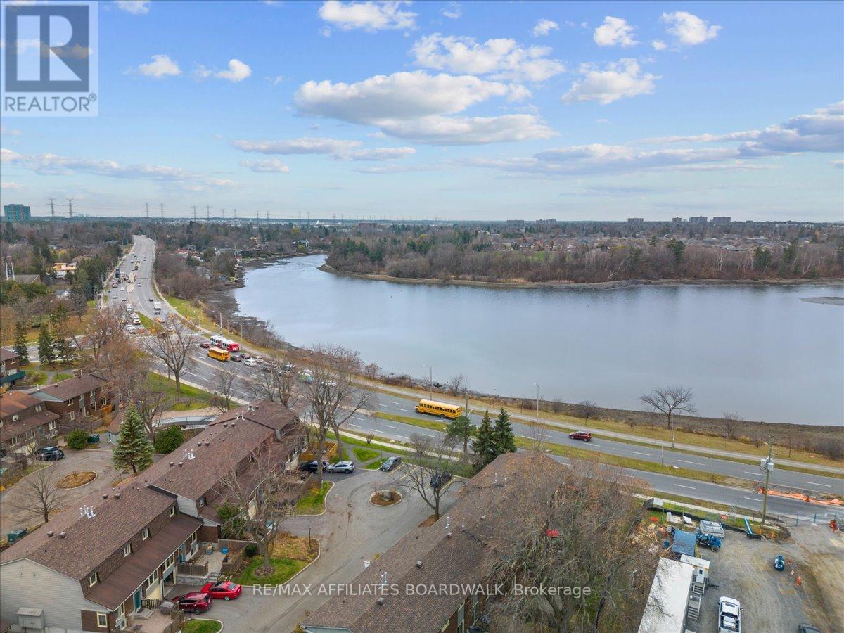 68 - 111 Beachview Private W