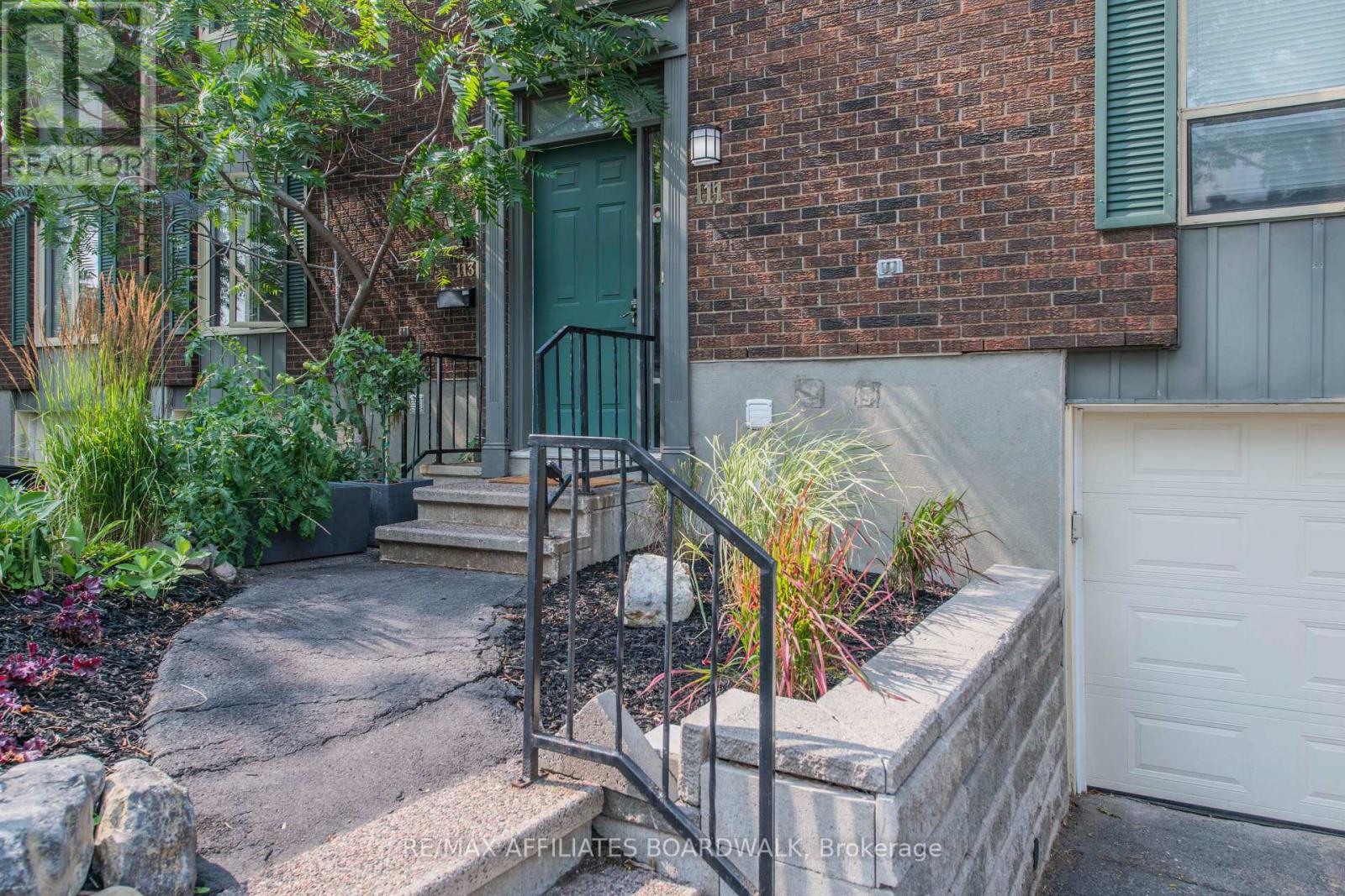 68 - 111 Beachview Private W