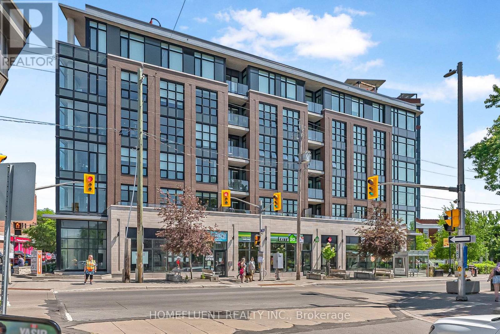 305 - 10 Rosemount Avenue