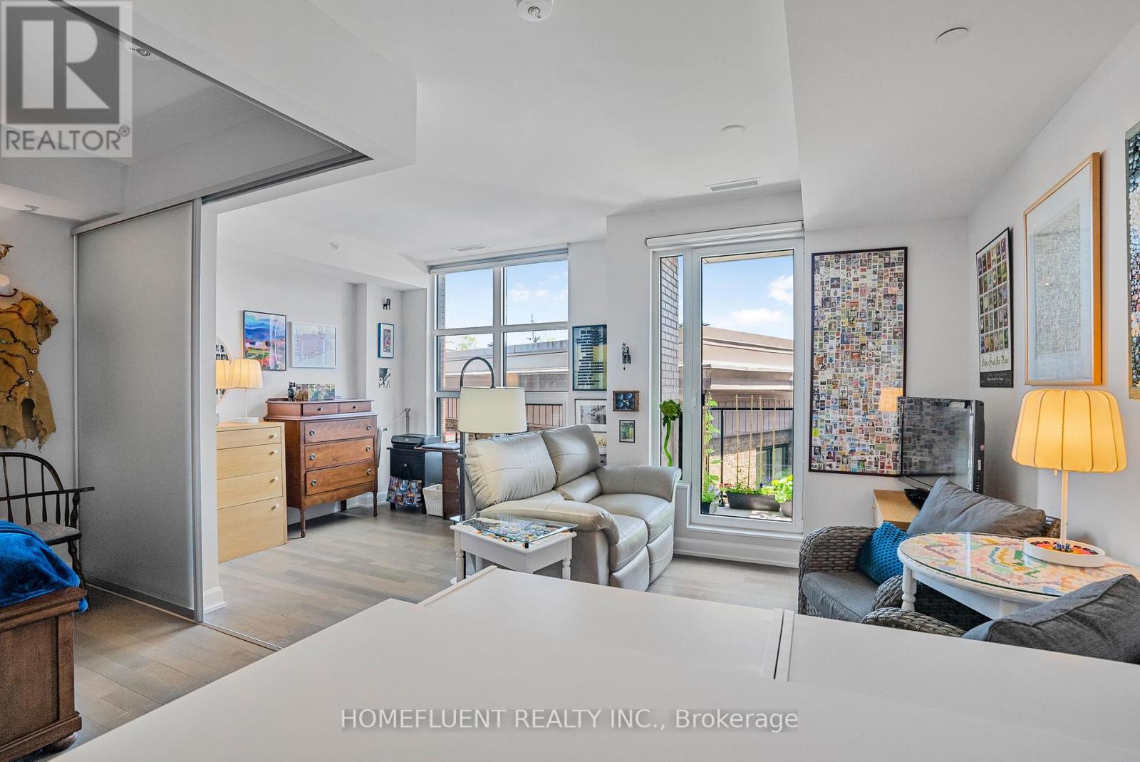 305 - 10 Rosemount Avenue