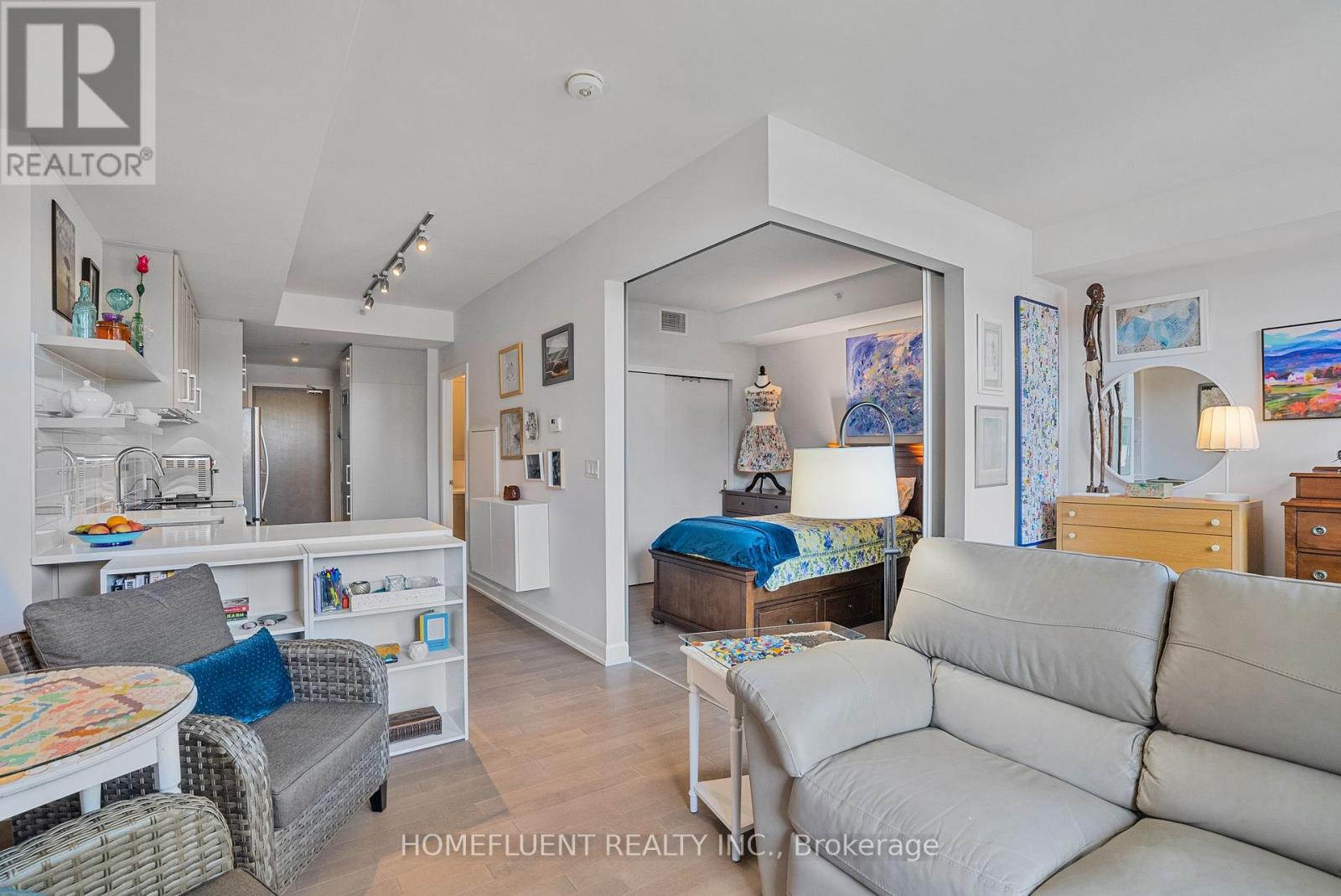 305 - 10 Rosemount Avenue