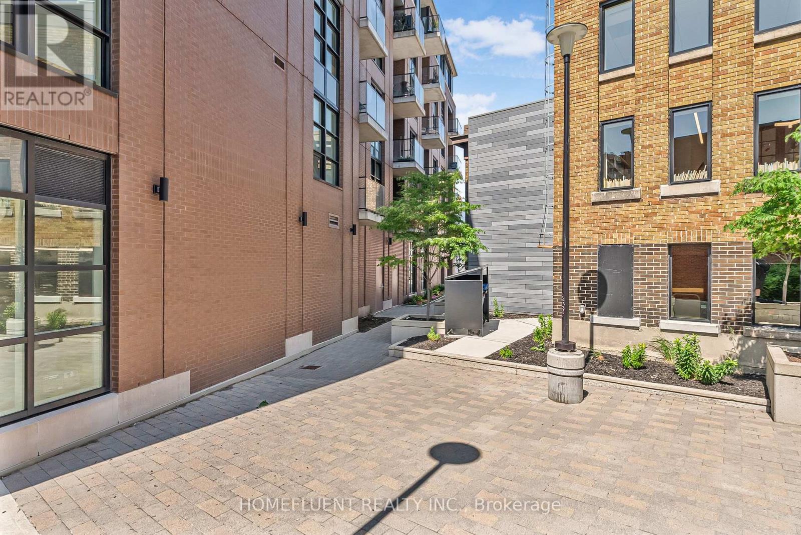 305 - 10 Rosemount Avenue