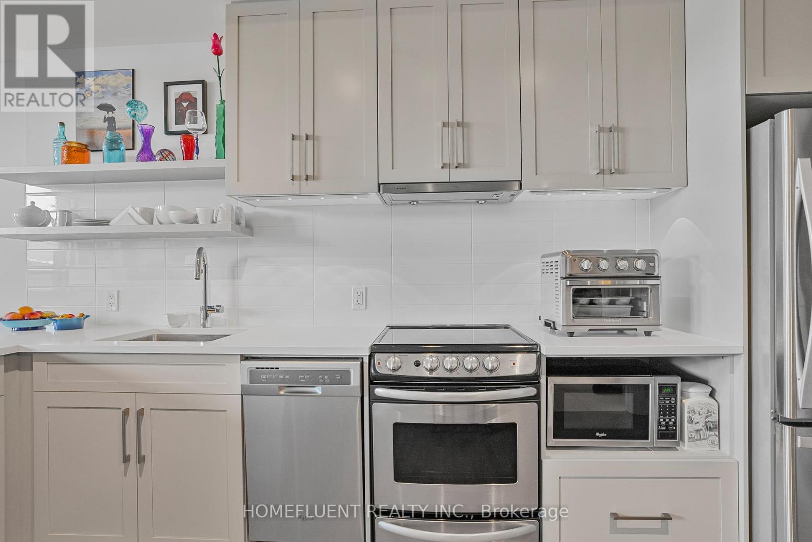 305 - 10 Rosemount Avenue