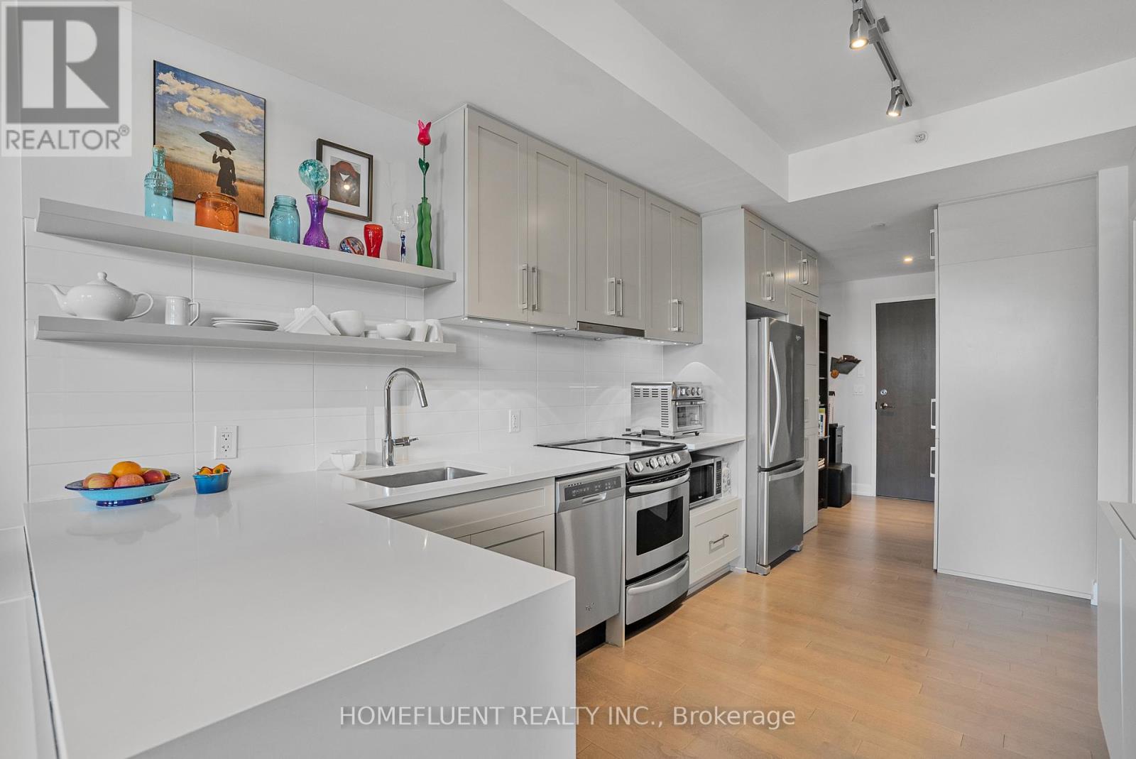 305 - 10 Rosemount Avenue