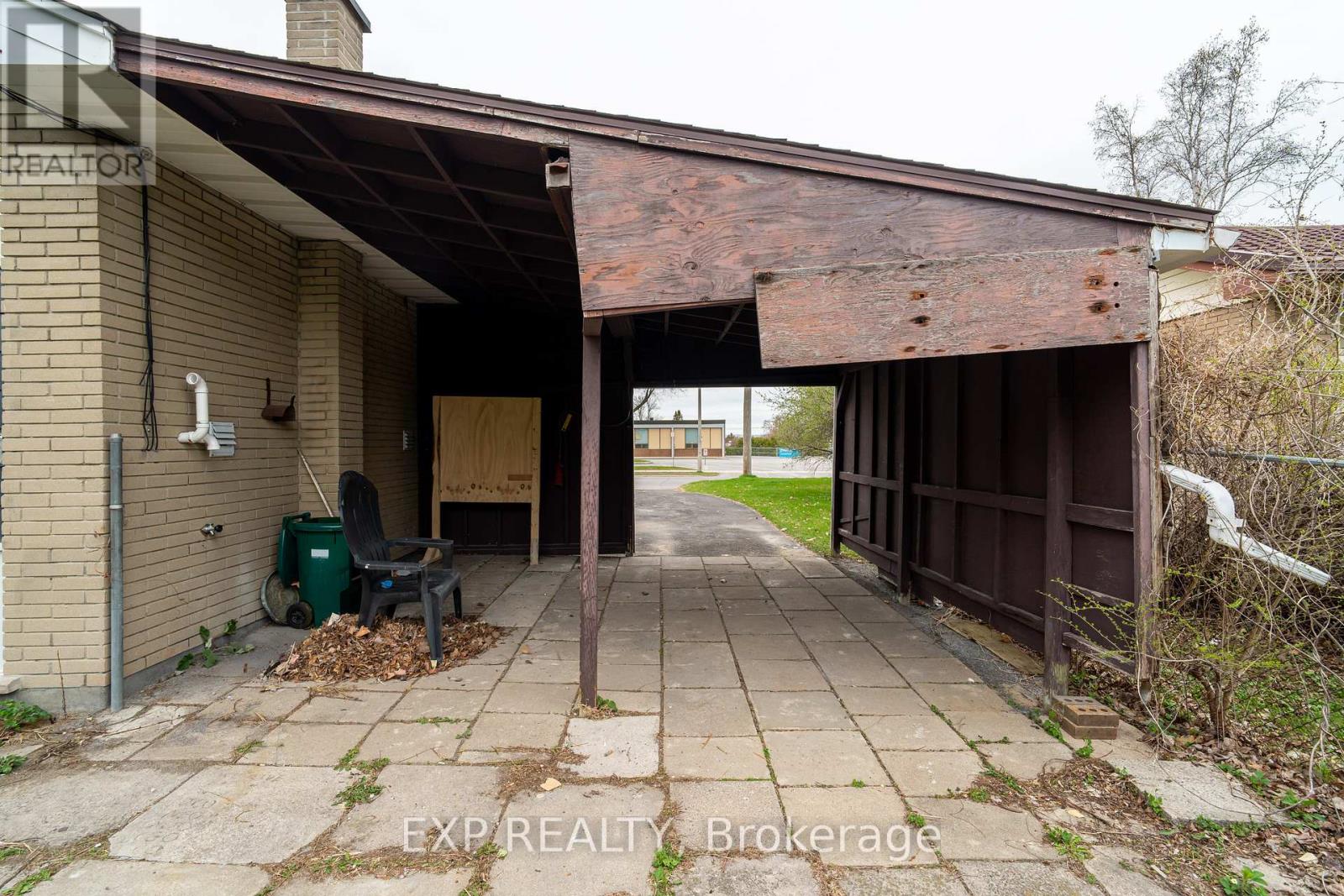 120 Knoxdale Road