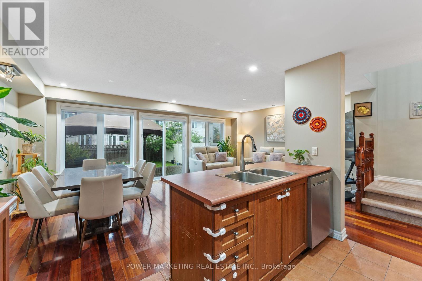118 Furness Way