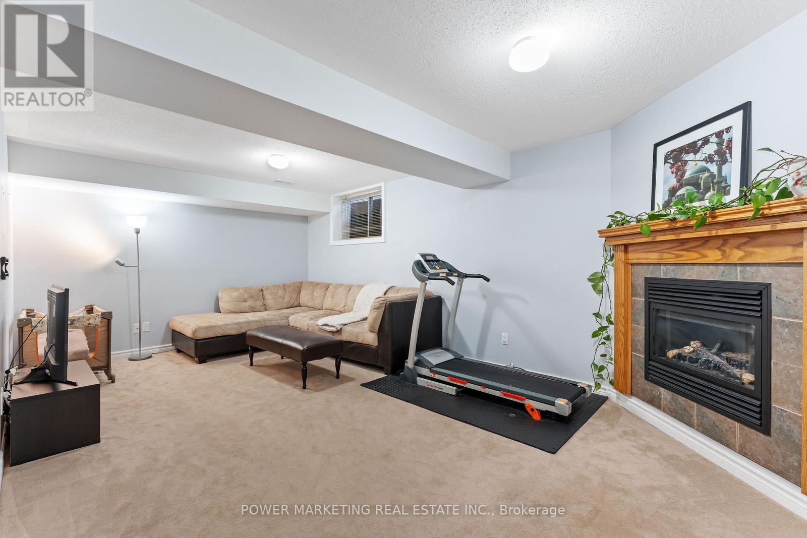118 Furness Way