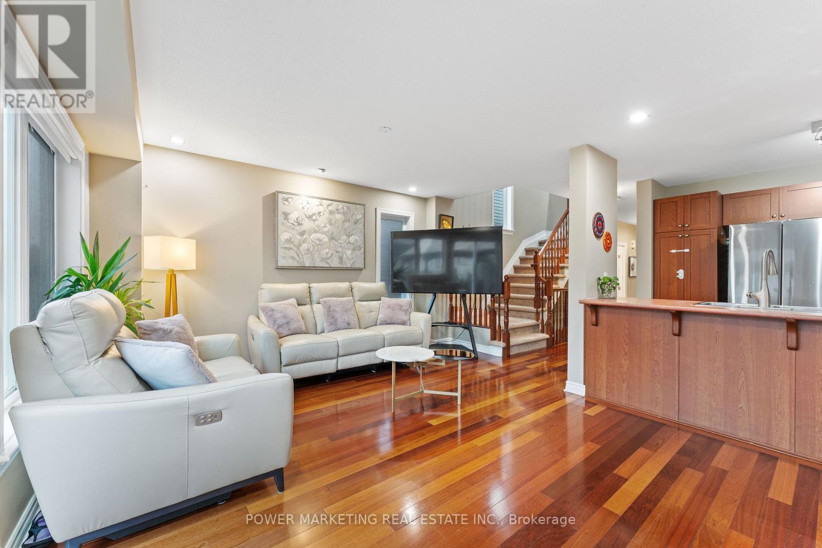 118 Furness Way