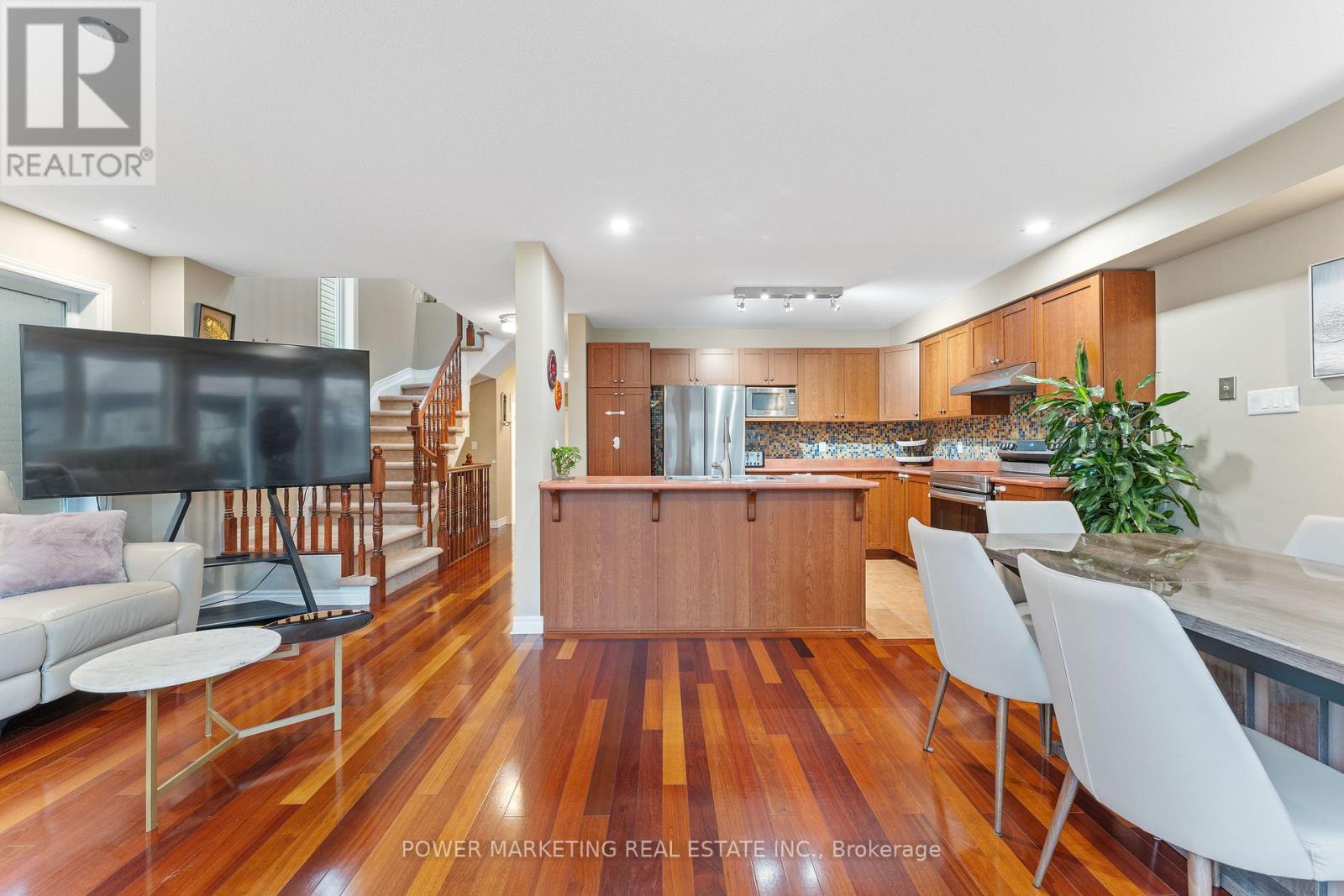 118 Furness Way
