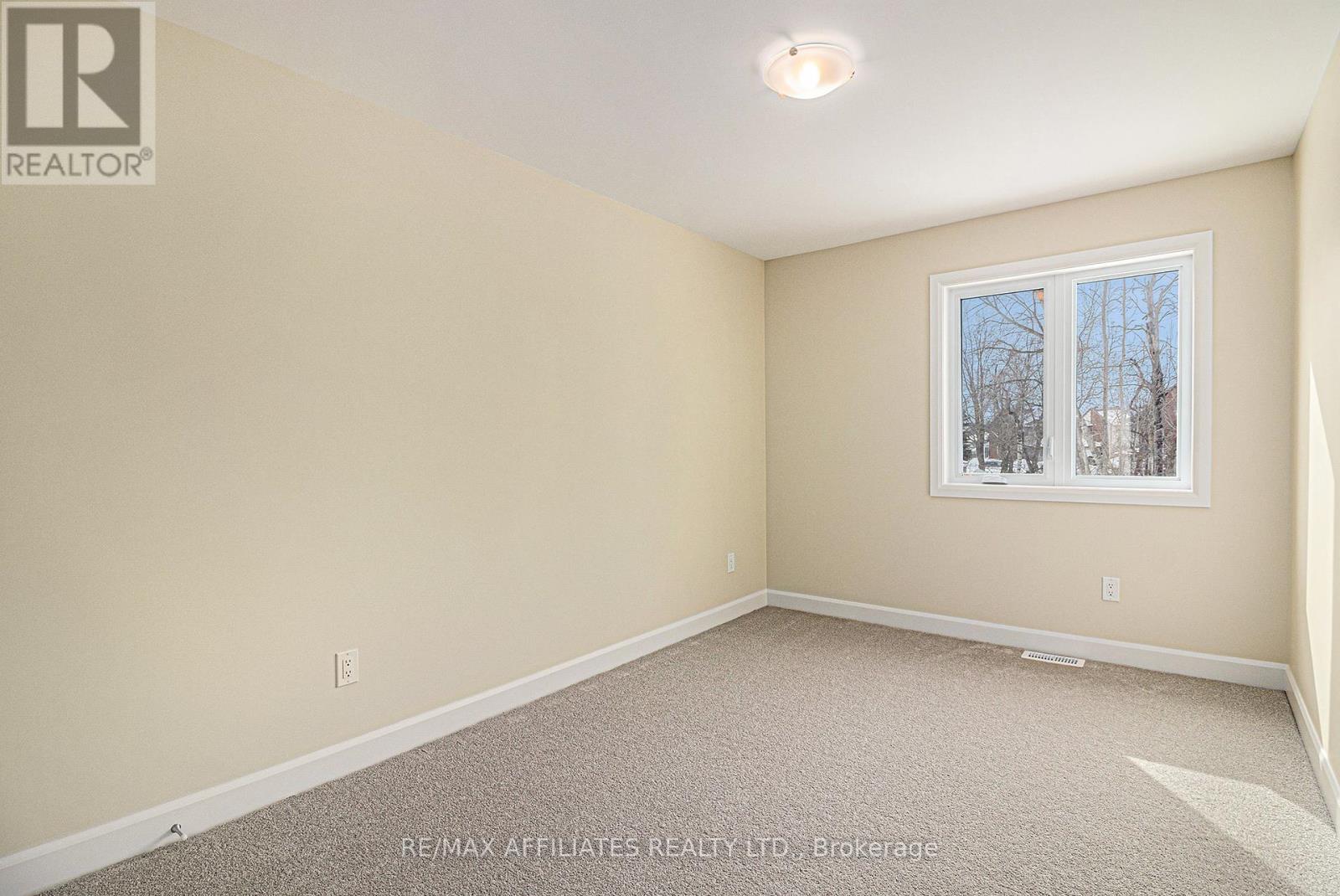 359 Voyageur Place
