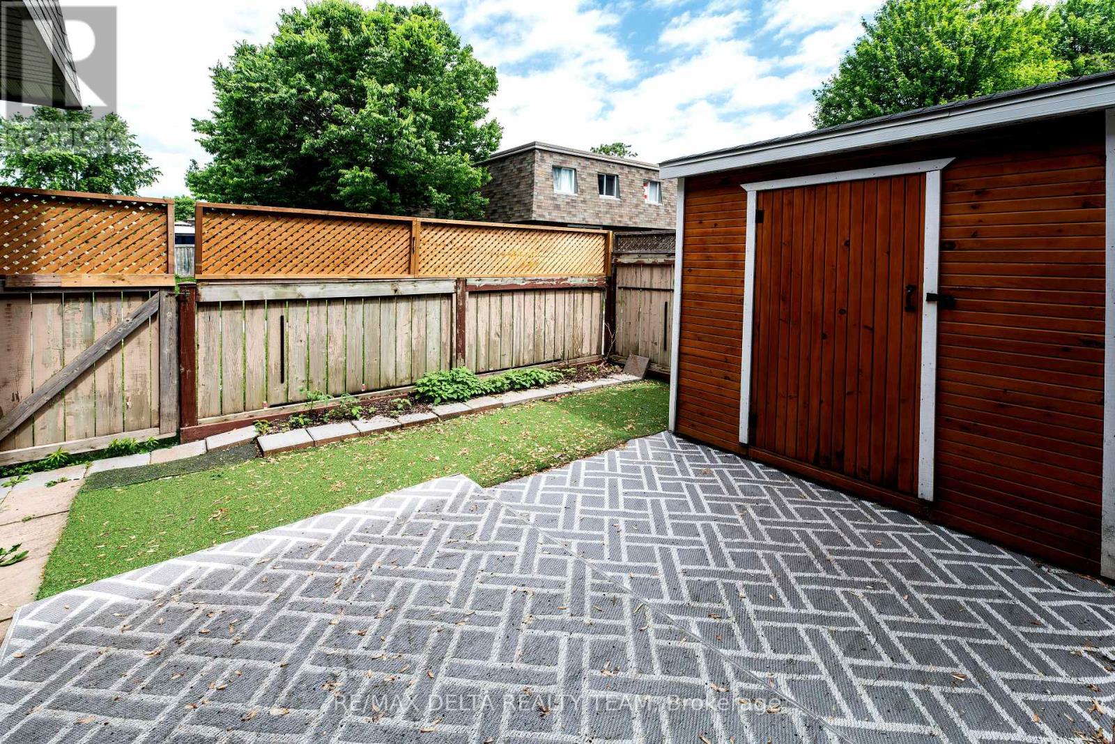 - - 3024 Fairlea Crescent