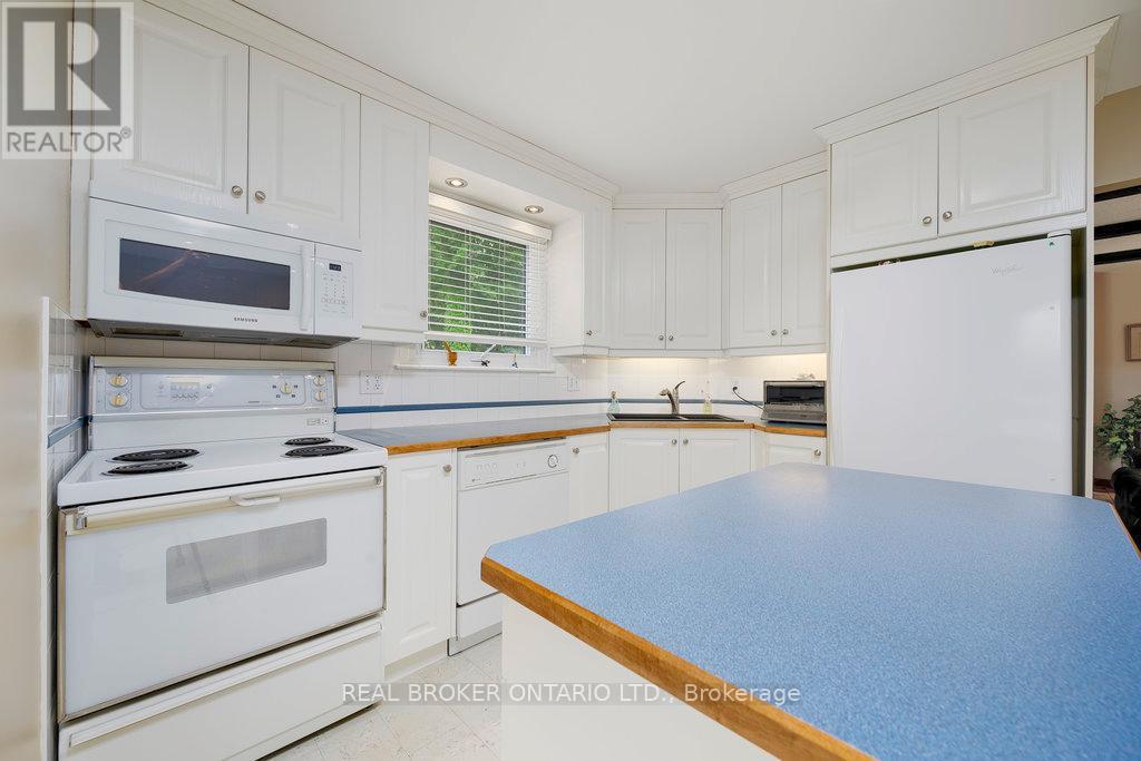 31 Oakhurst Crescent
