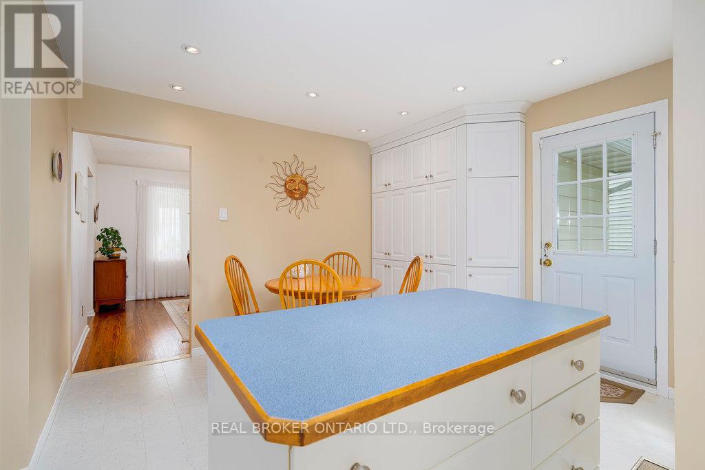 31 Oakhurst Crescent