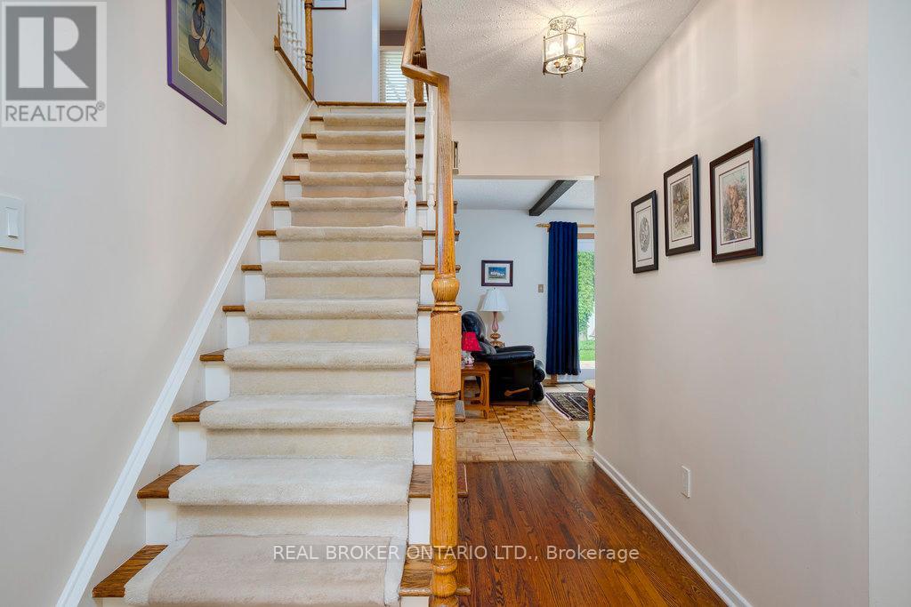 31 Oakhurst Crescent