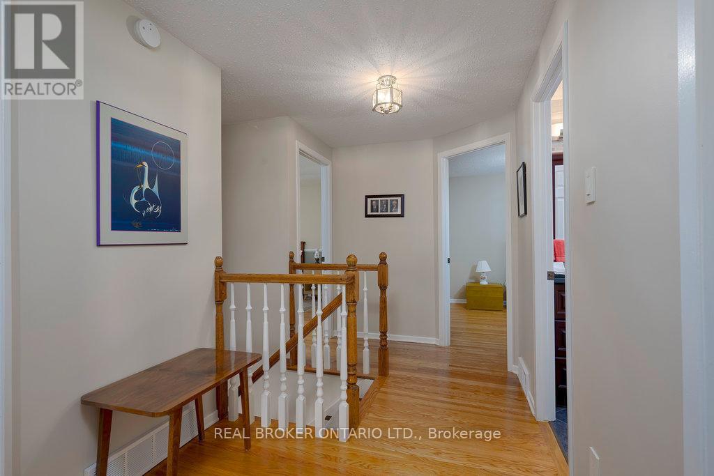 31 Oakhurst Crescent