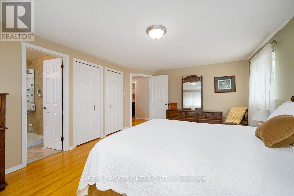 31 Oakhurst Crescent