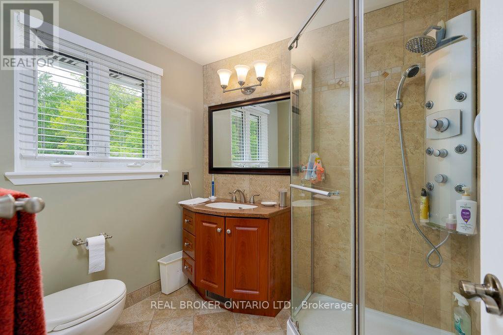 31 Oakhurst Crescent
