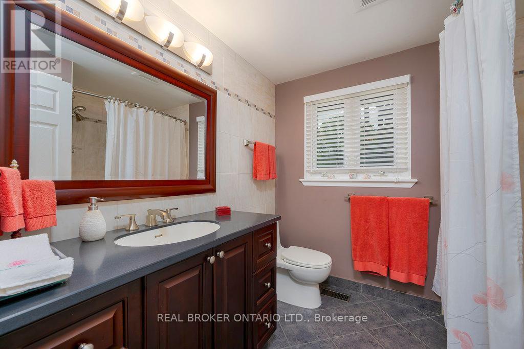 31 Oakhurst Crescent