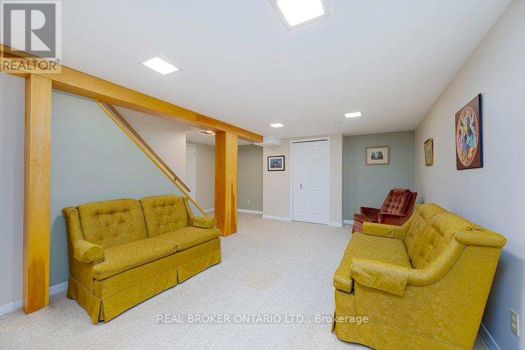 31 Oakhurst Crescent