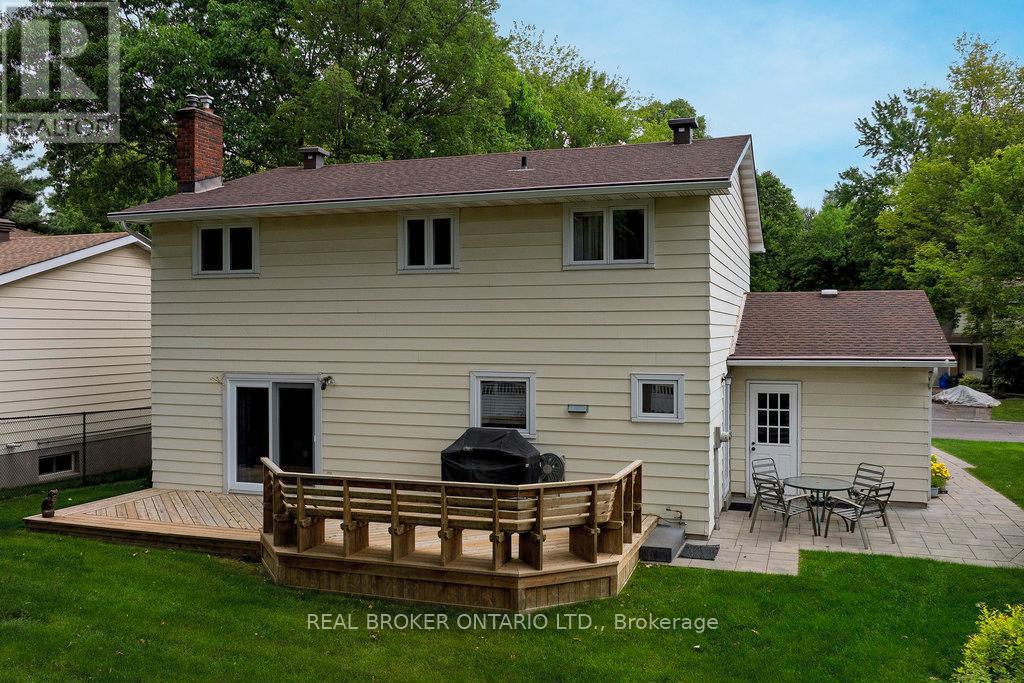 31 Oakhurst Crescent