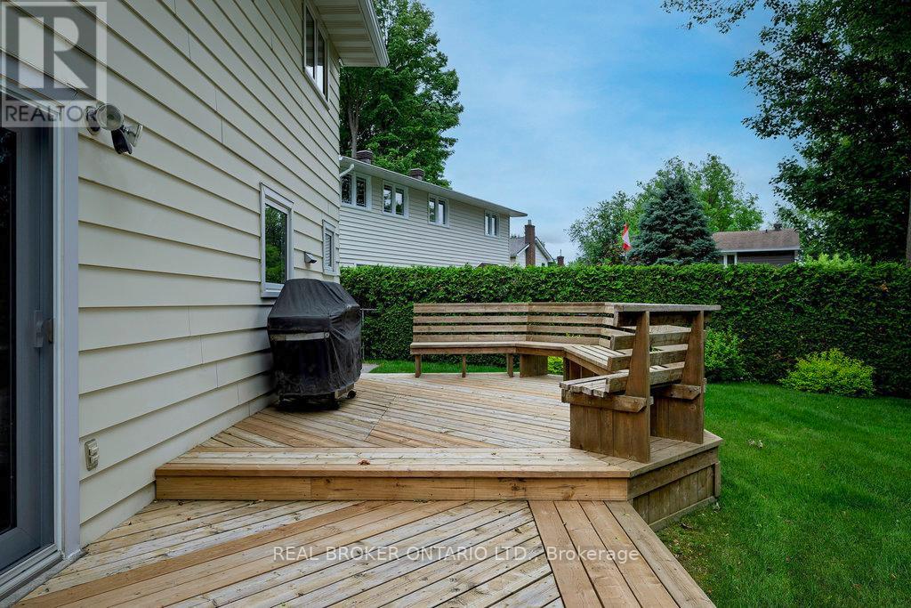 31 Oakhurst Crescent