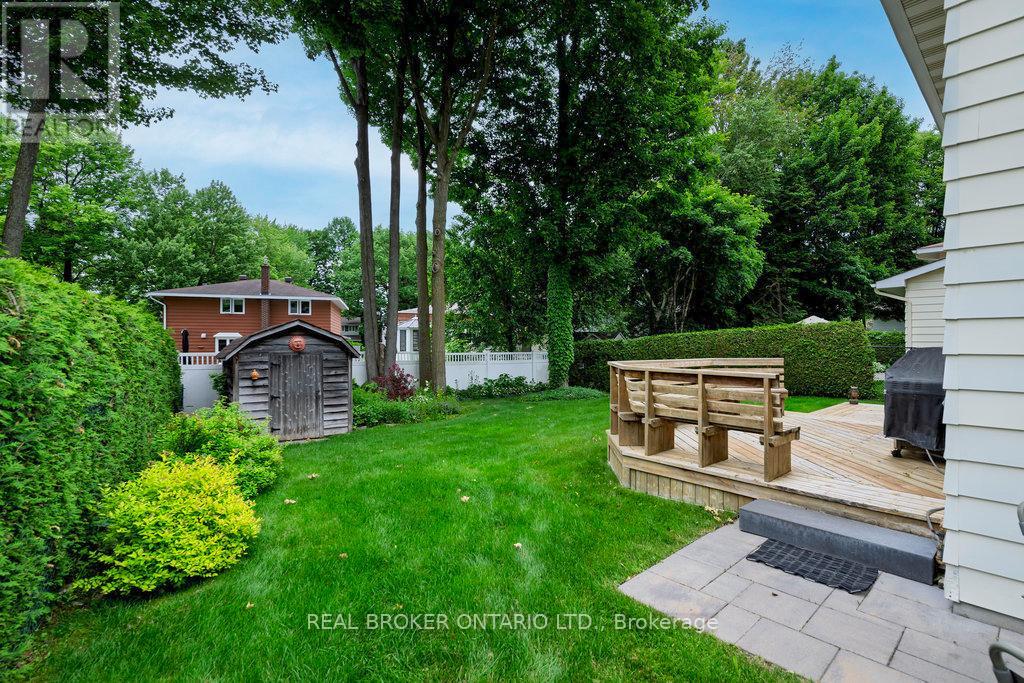 31 Oakhurst Crescent